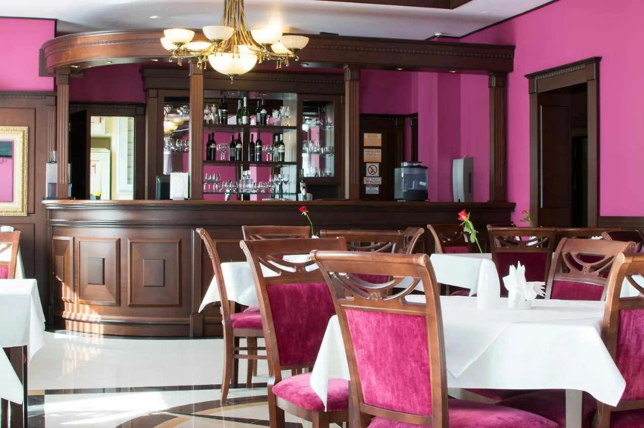 Dworek Magnat Modlniczka Bed & Breakfast