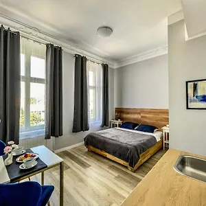 https://glam-house-apartments.poznan-hotels.com